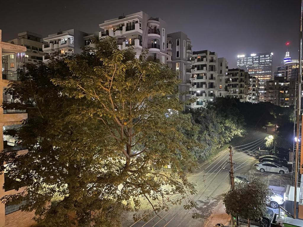 Flxho Uno - Serviced Apartment & Rooms - Golf Course Road 구르가온 외부 사진