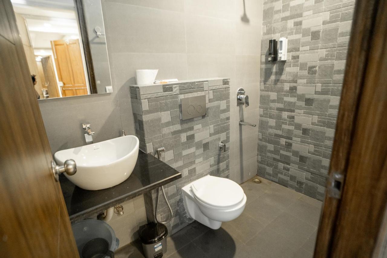 Flxho Uno - Serviced Apartment & Rooms - Golf Course Road 구르가온 외부 사진